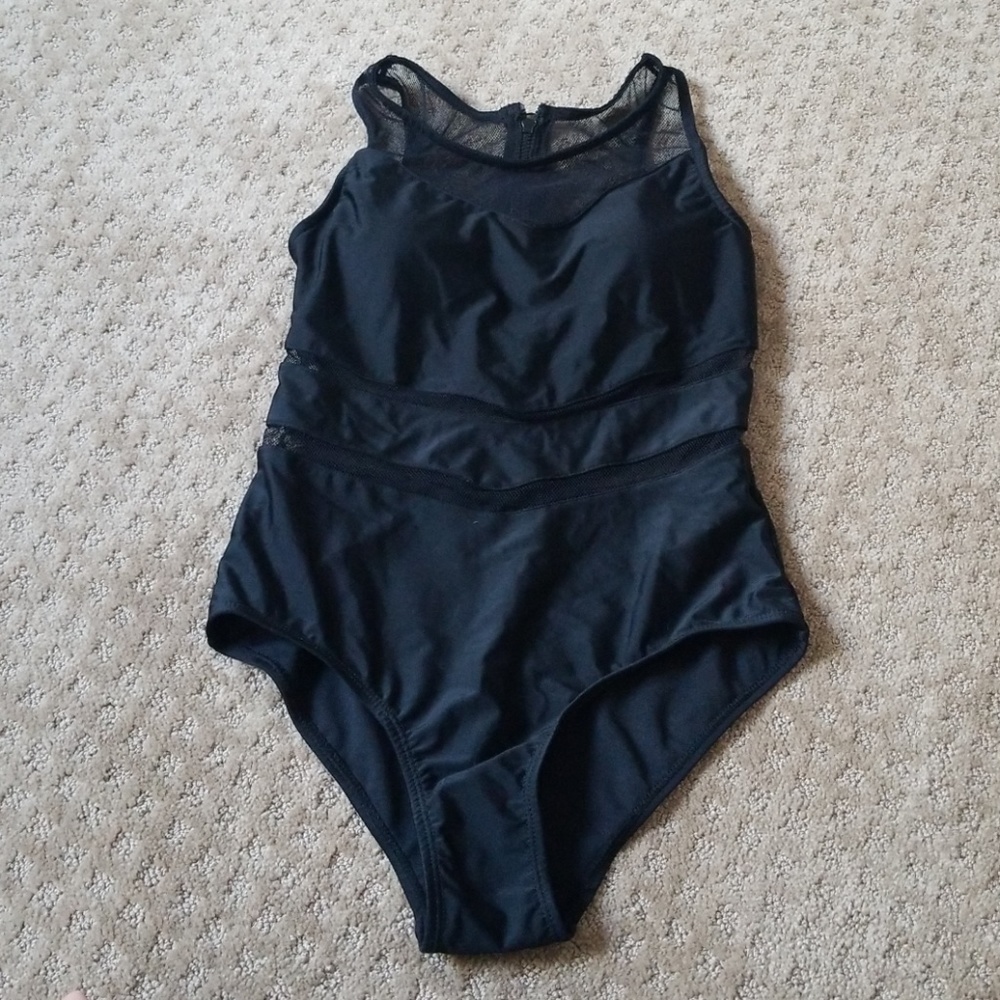 NWOT Black one pieve swimsuit sz L